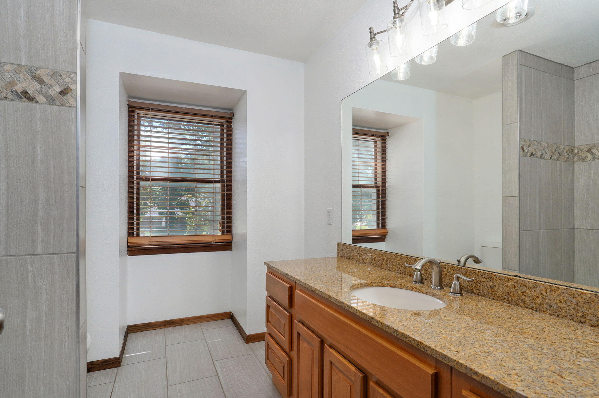612 East Glendale Street Property Photo 35