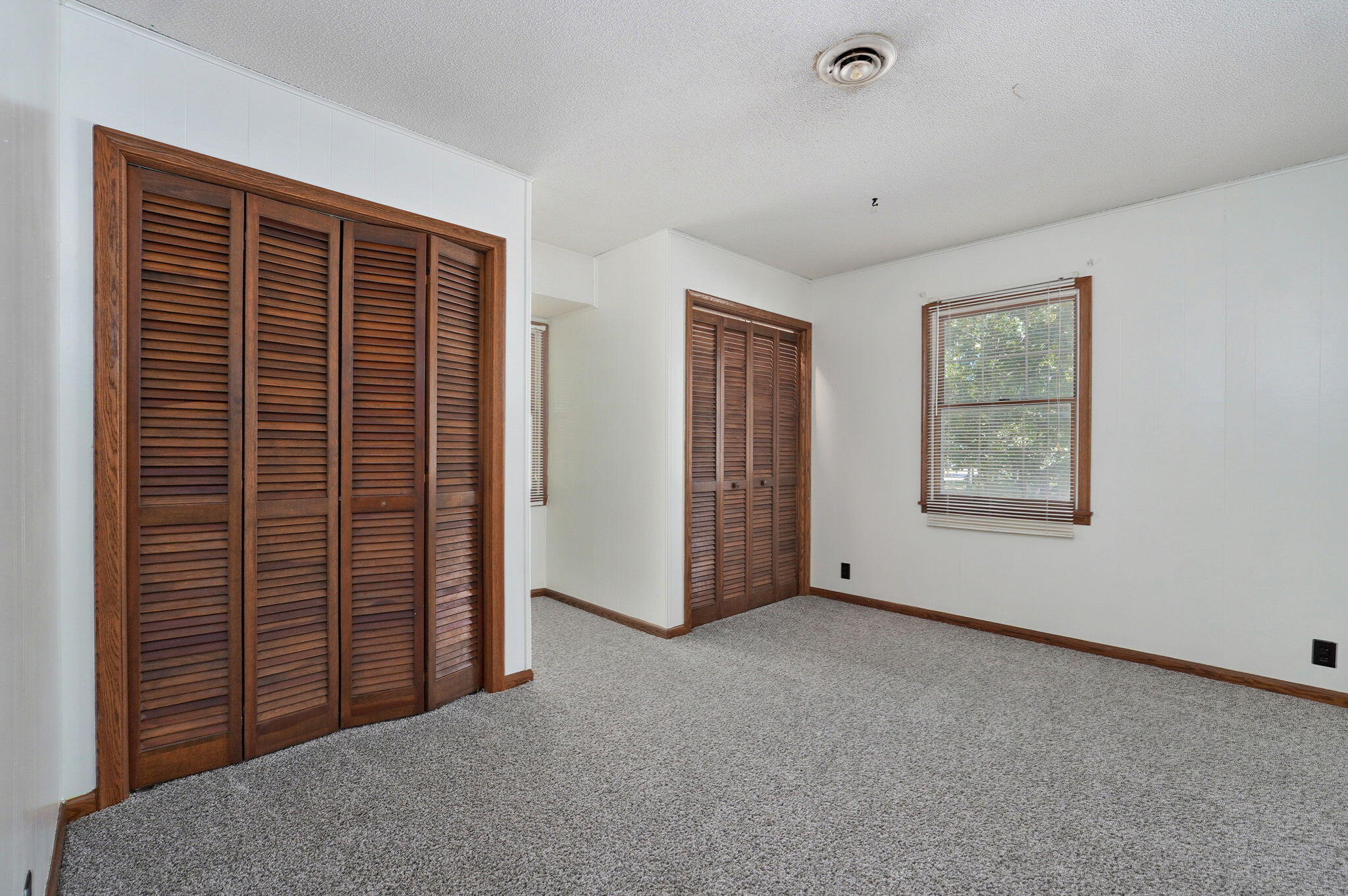 612 East Glendale Street Property Photo 37