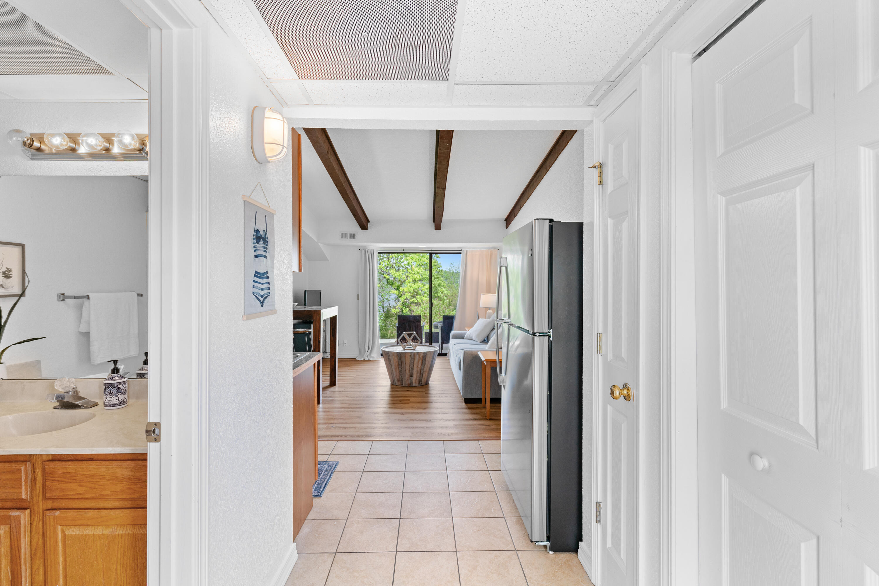 100 Getaway Circle Property Photo 4