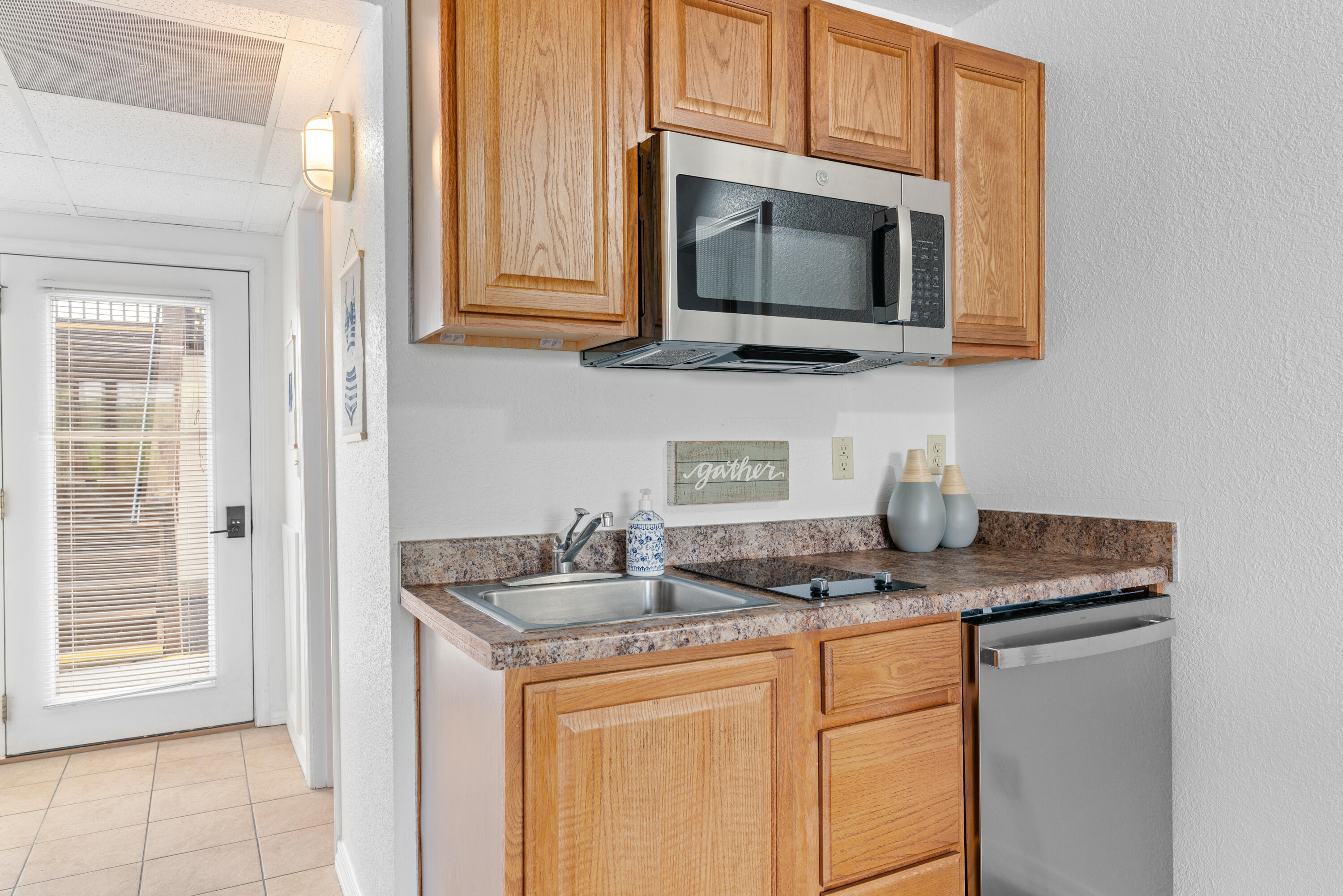 100 Getaway Circle Property Photo 6