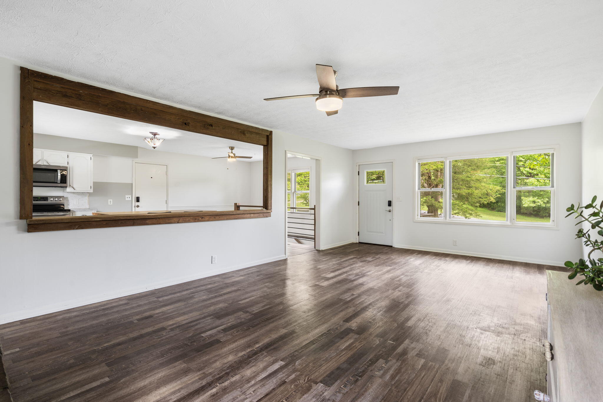 5926 East Farm Road 142 Property Photo 4