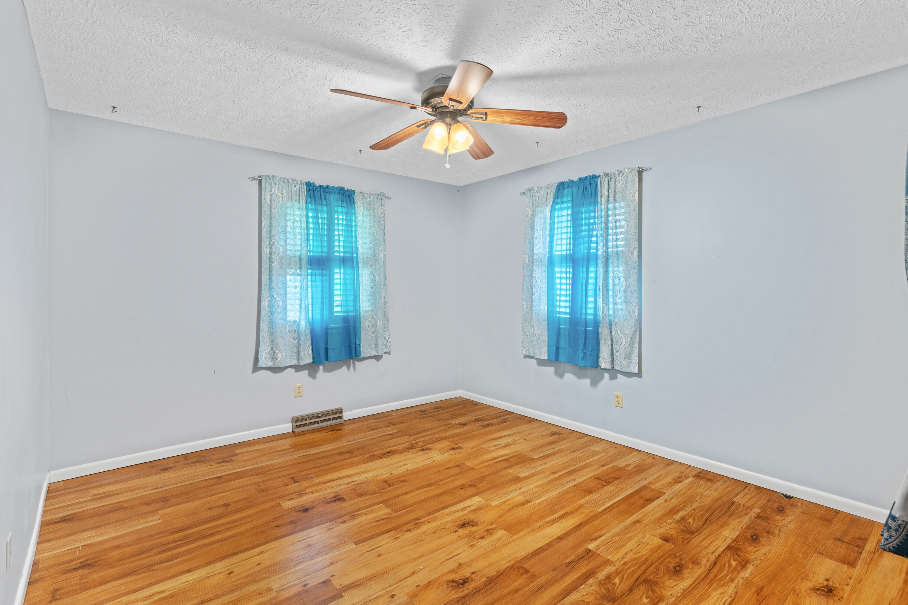 1124 West Swan Street Property Photo 18