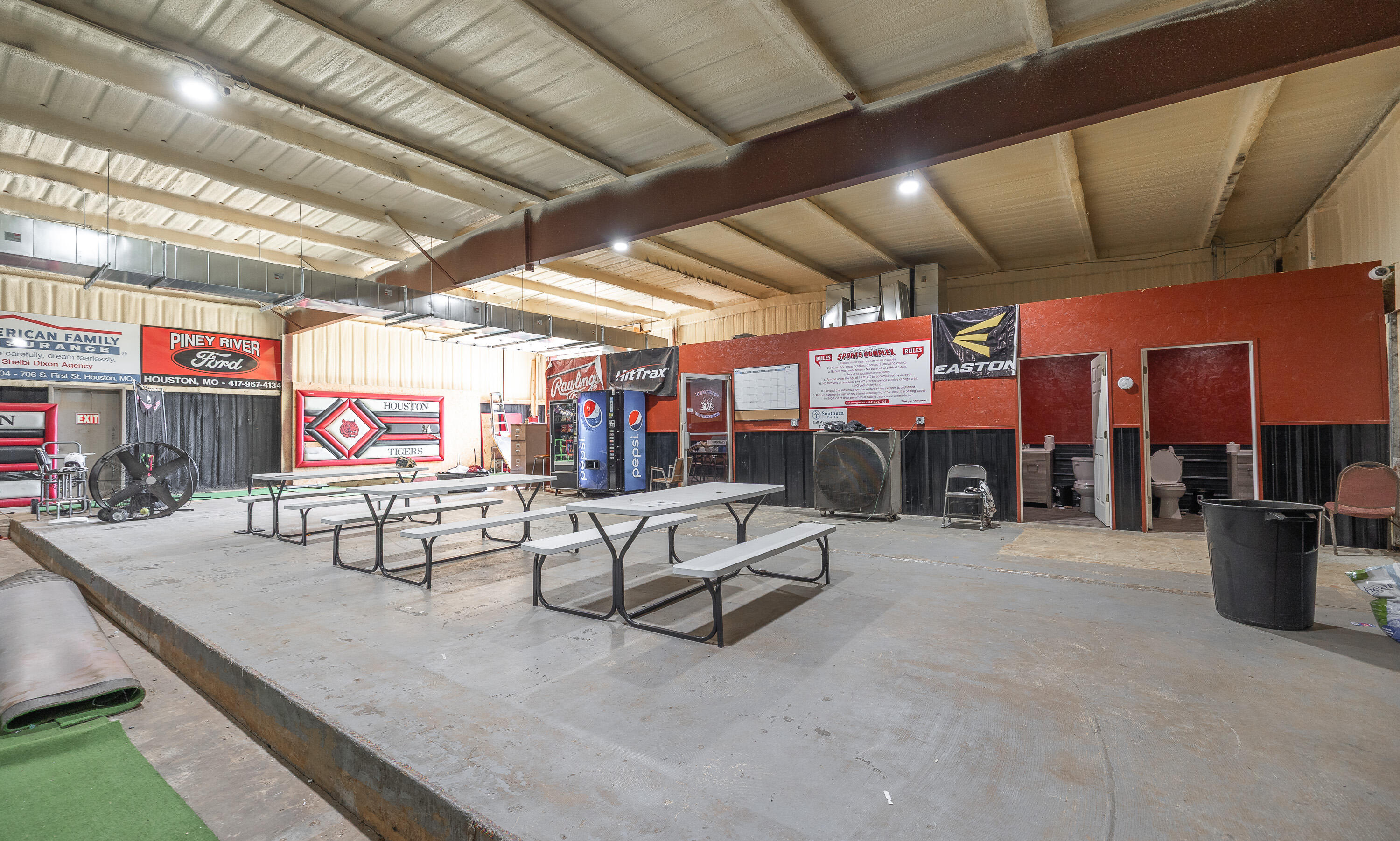 610 Highway B Property Photo 6