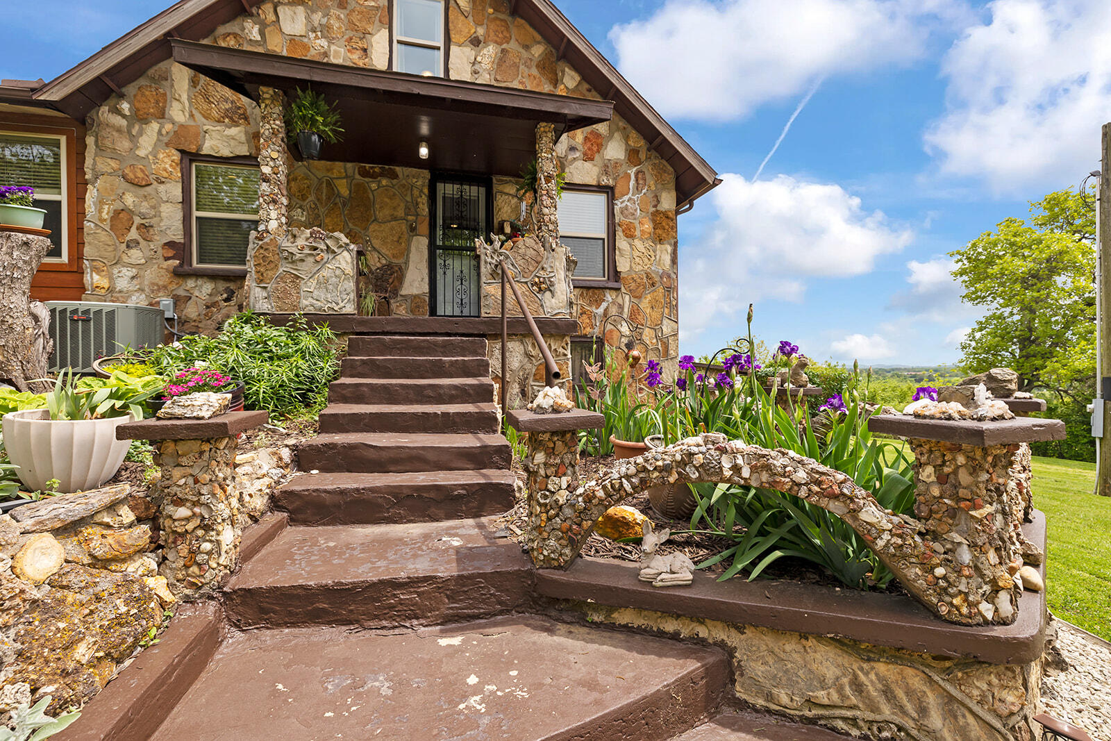 9099 Holly Property Photo