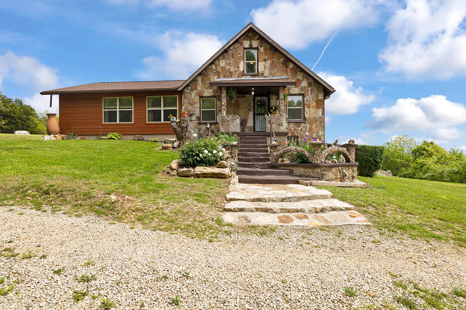 9099 Holly Property Photo 2