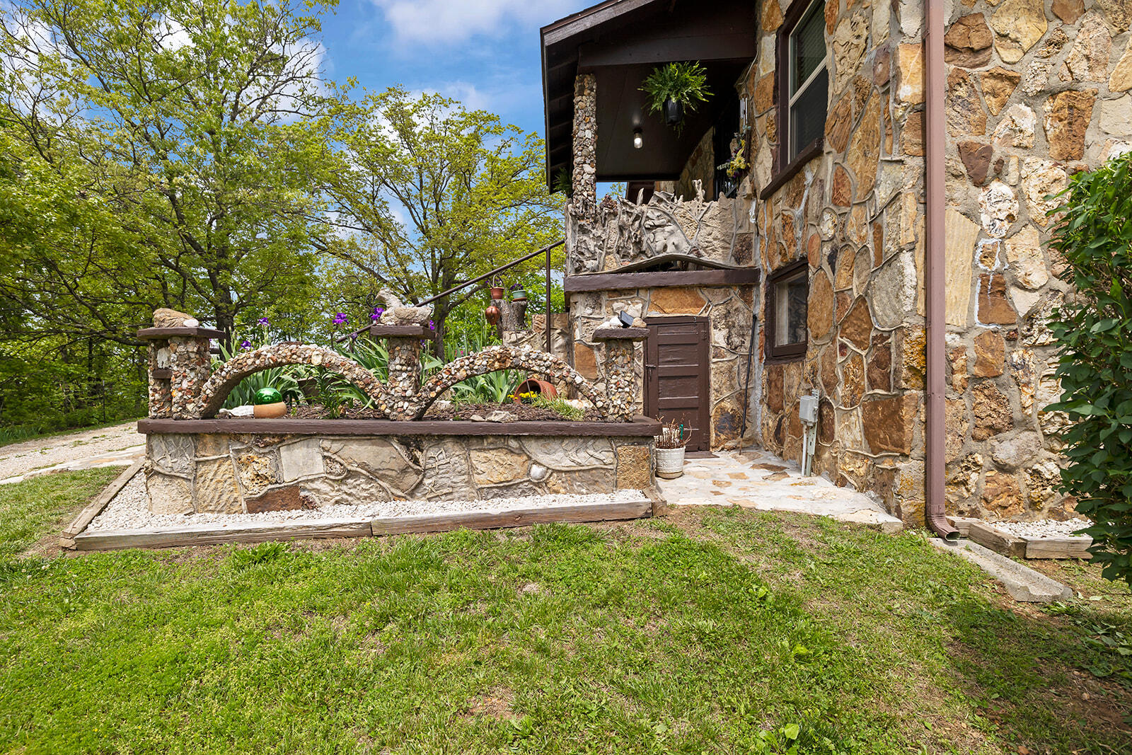 9099 Holly Property Photo 3