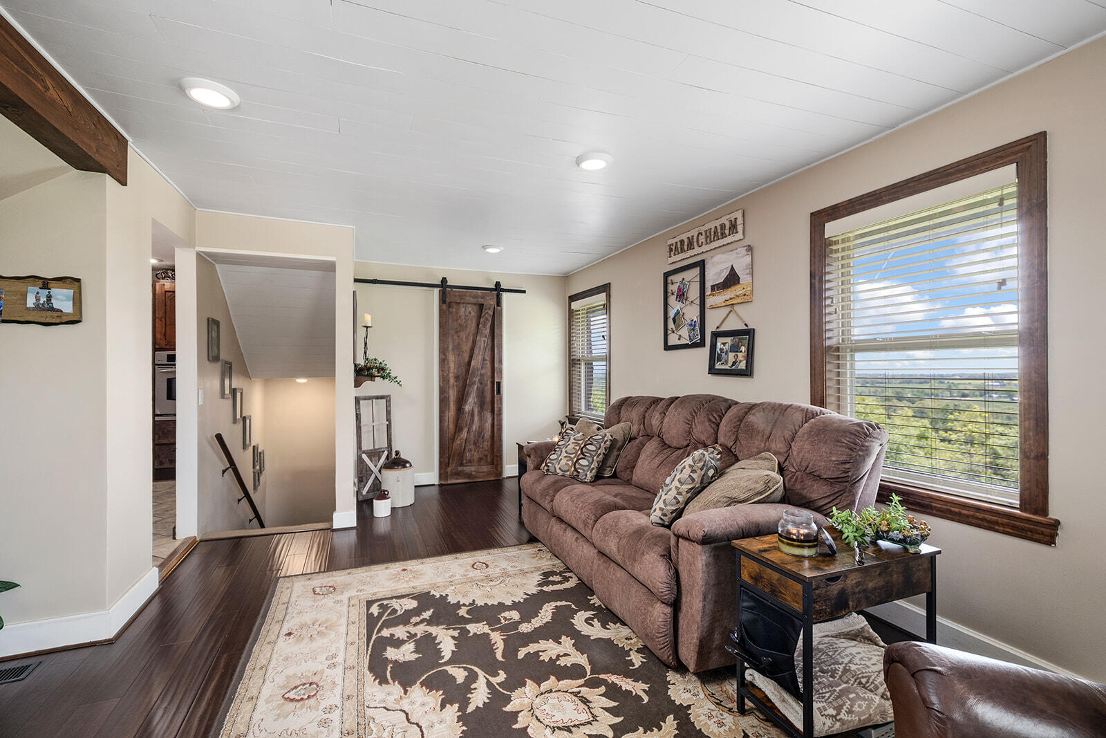 9099 Holly Property Photo 8