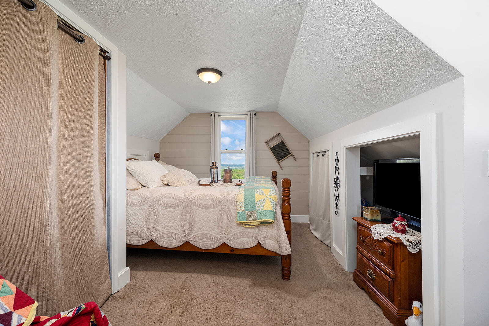 9099 Holly Property Photo 15