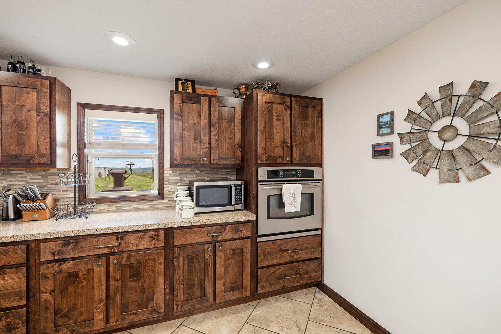 9099 Holly Property Photo 19