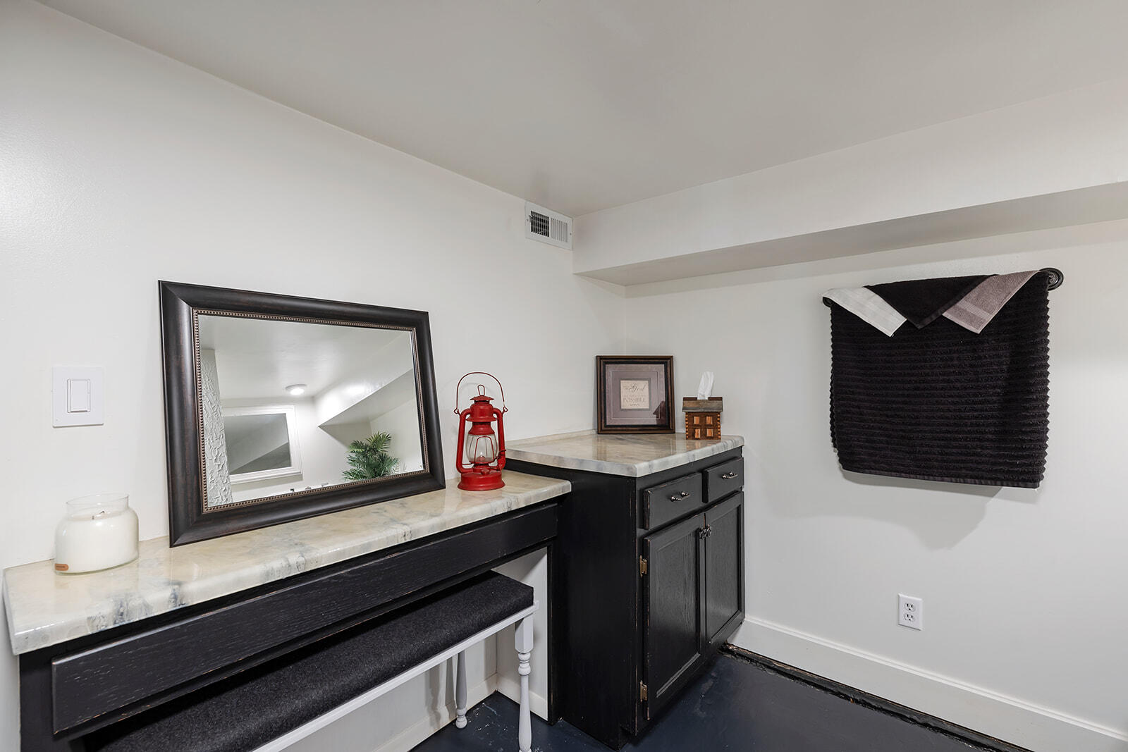 9099 Holly Property Photo 33