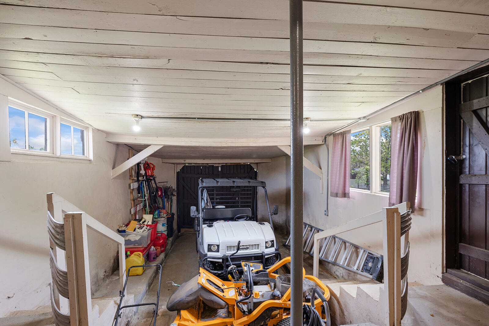 9099 Holly Property Photo 38