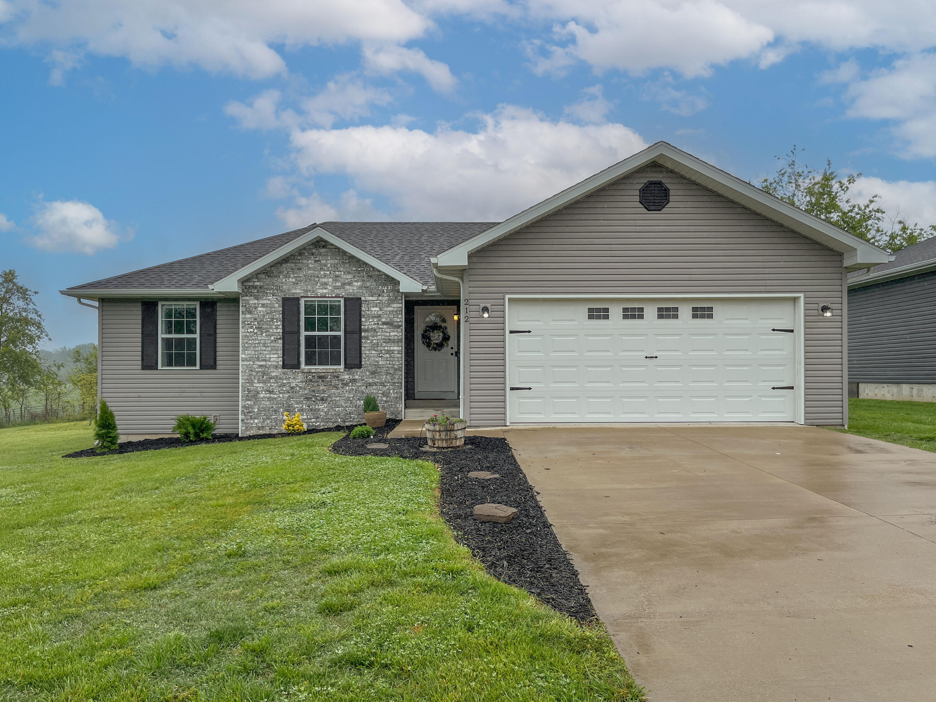 212 Eagle Nest Property Photo