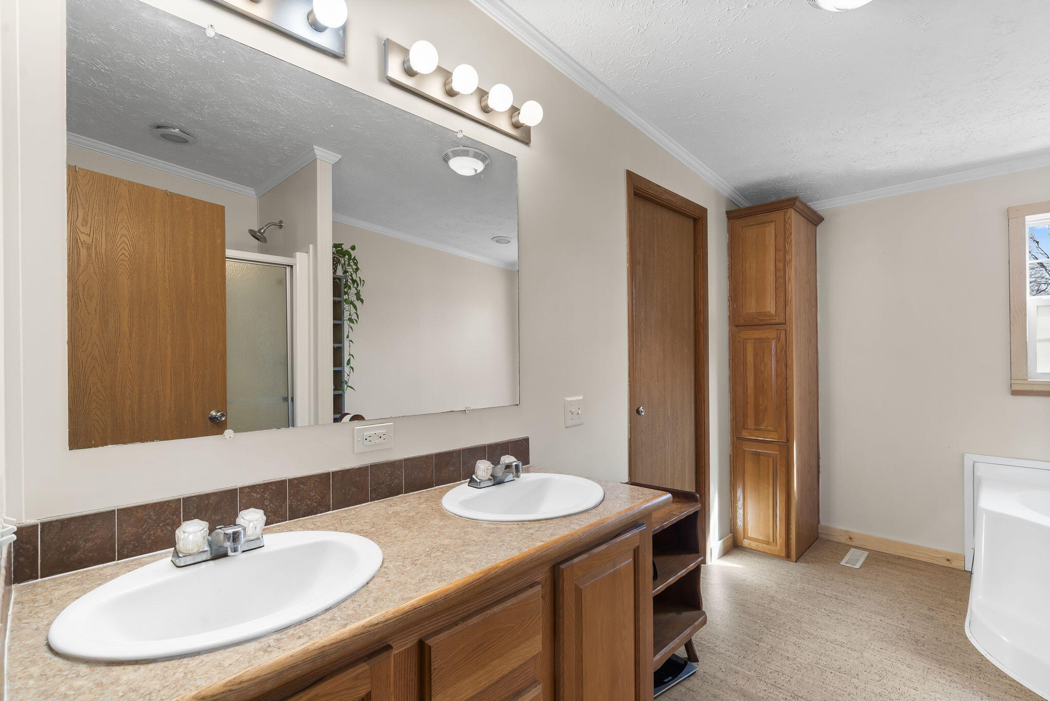 179 South Seneker Street Property Photo 17
