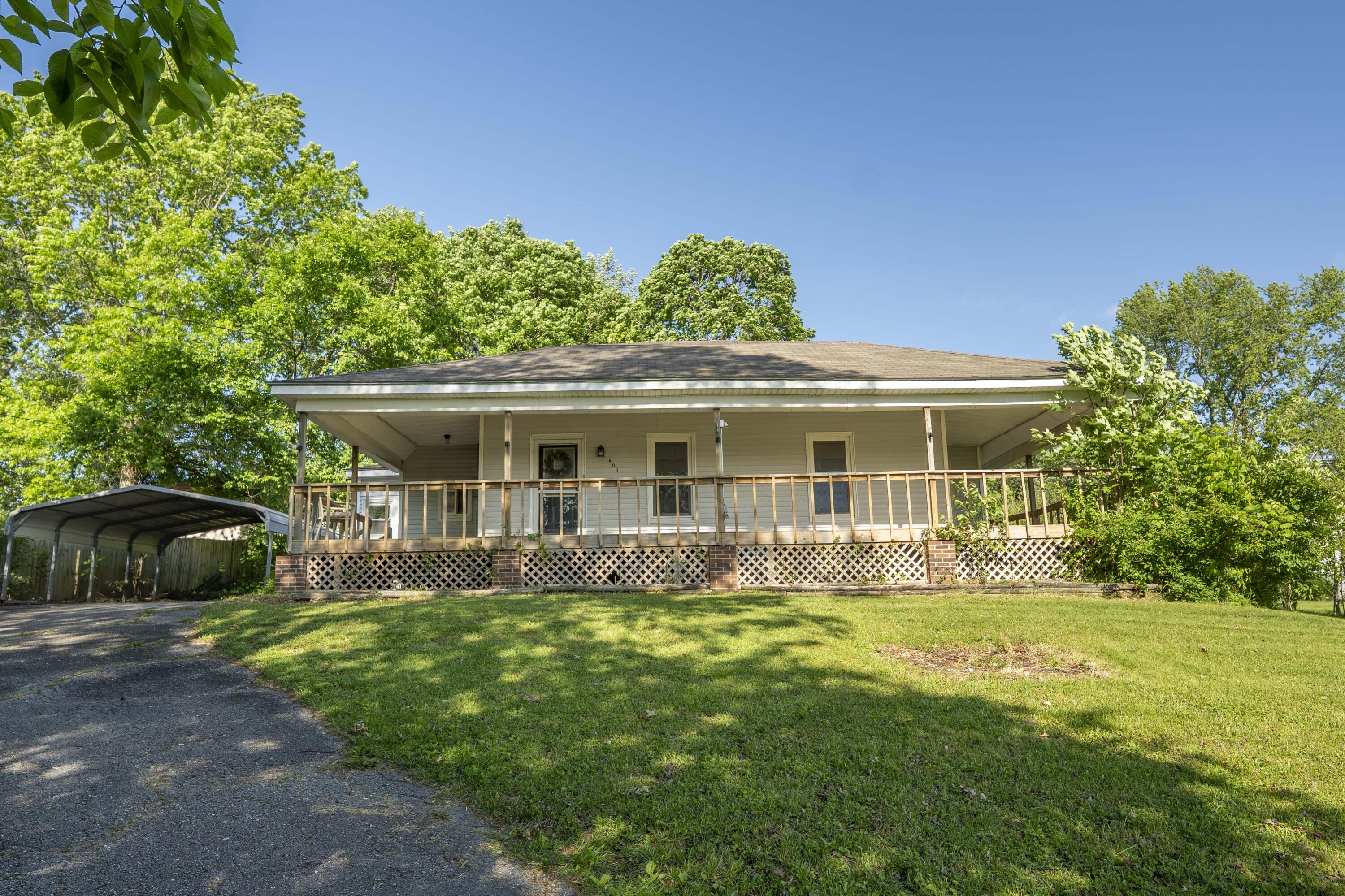 601 South 11th Avenue Property Photo