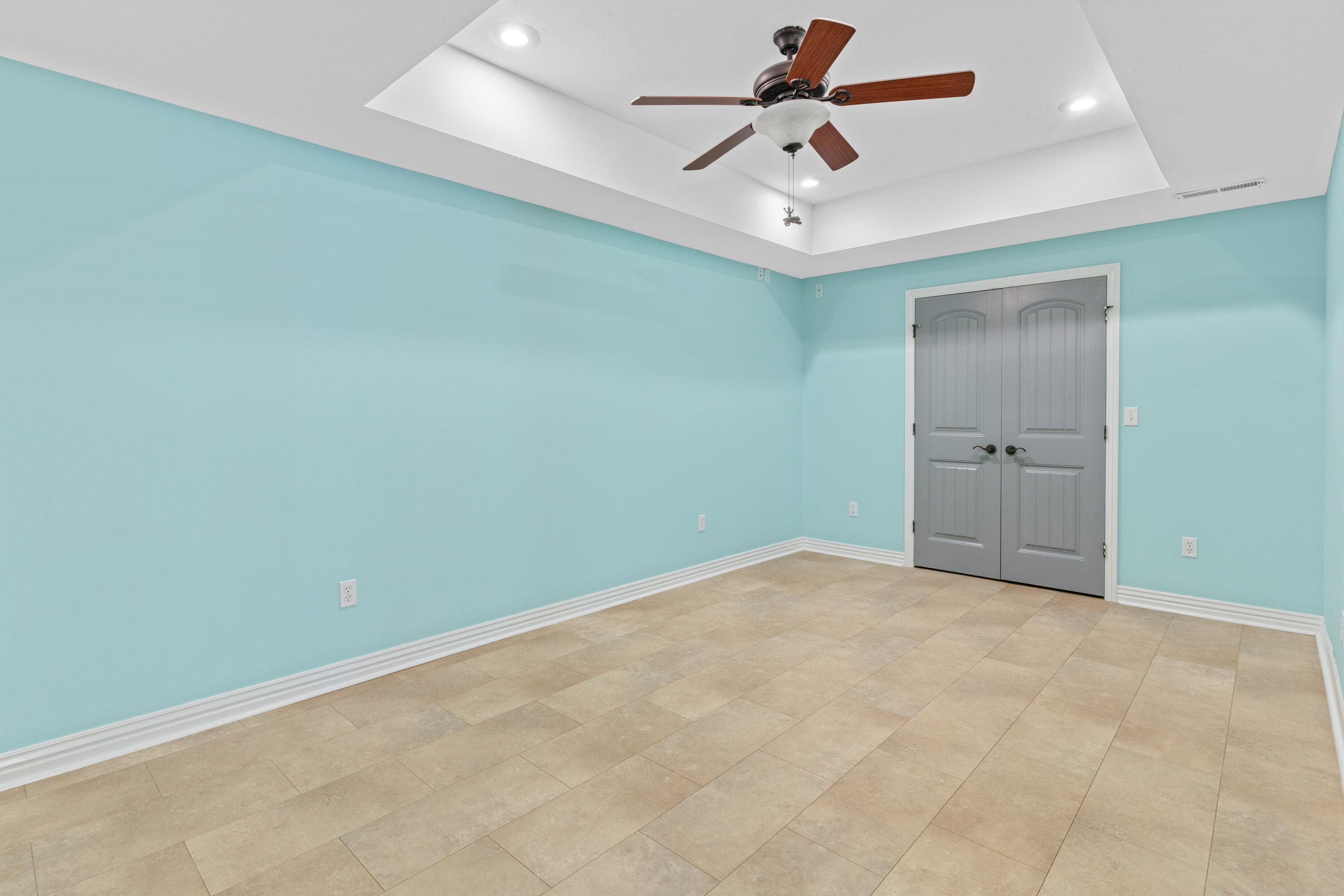 619 North Santa Monica Drive Property Photo 33