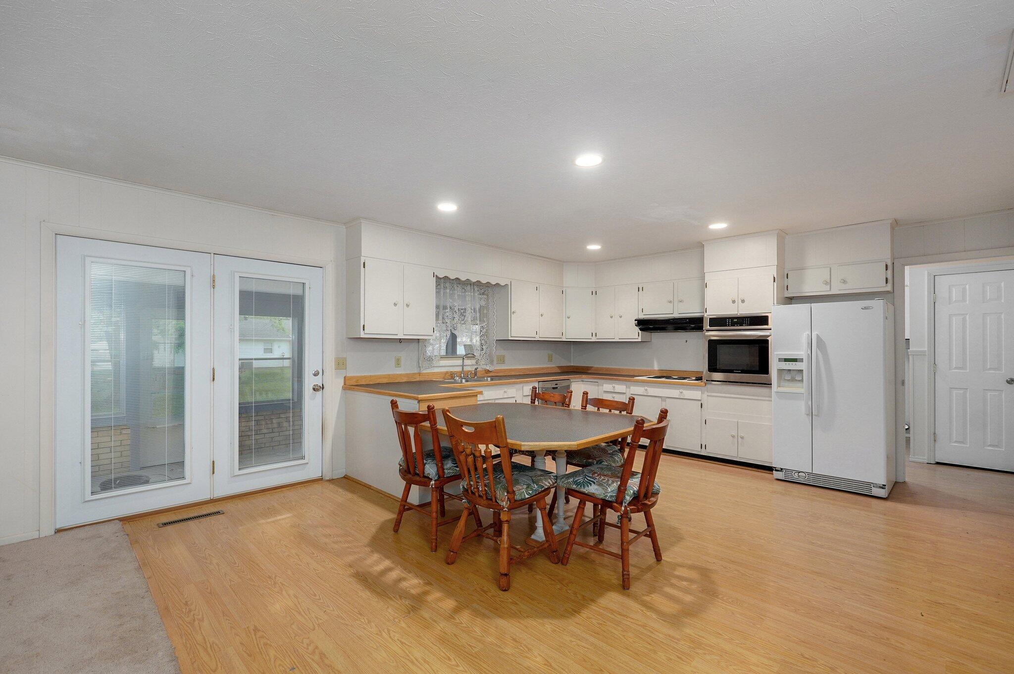 3953 South Broadway Avenue Property Photo 12