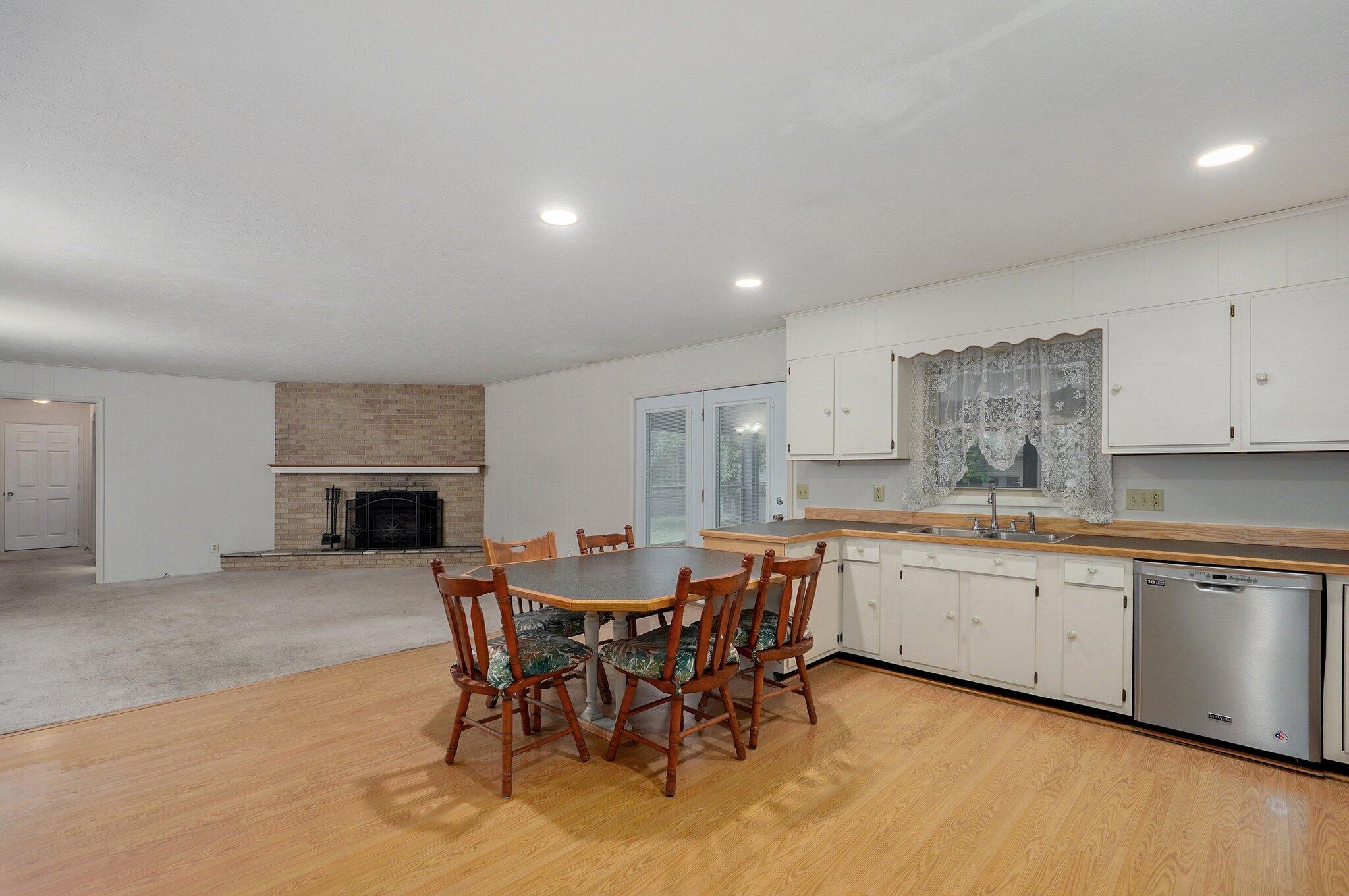 3953 South Broadway Avenue Property Photo 13