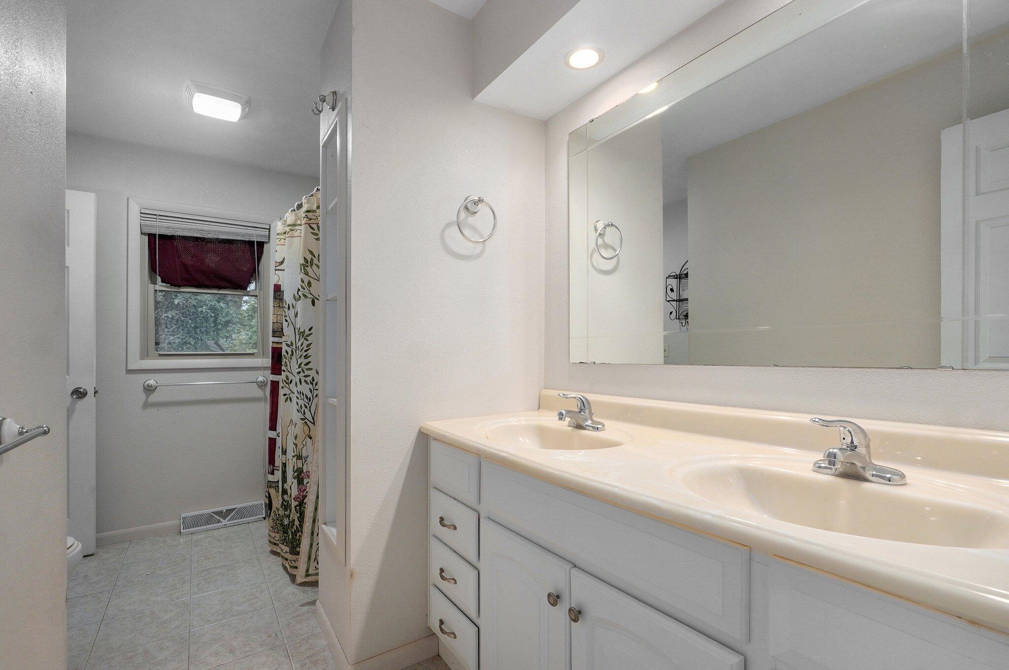 3953 South Broadway Avenue Property Photo 18