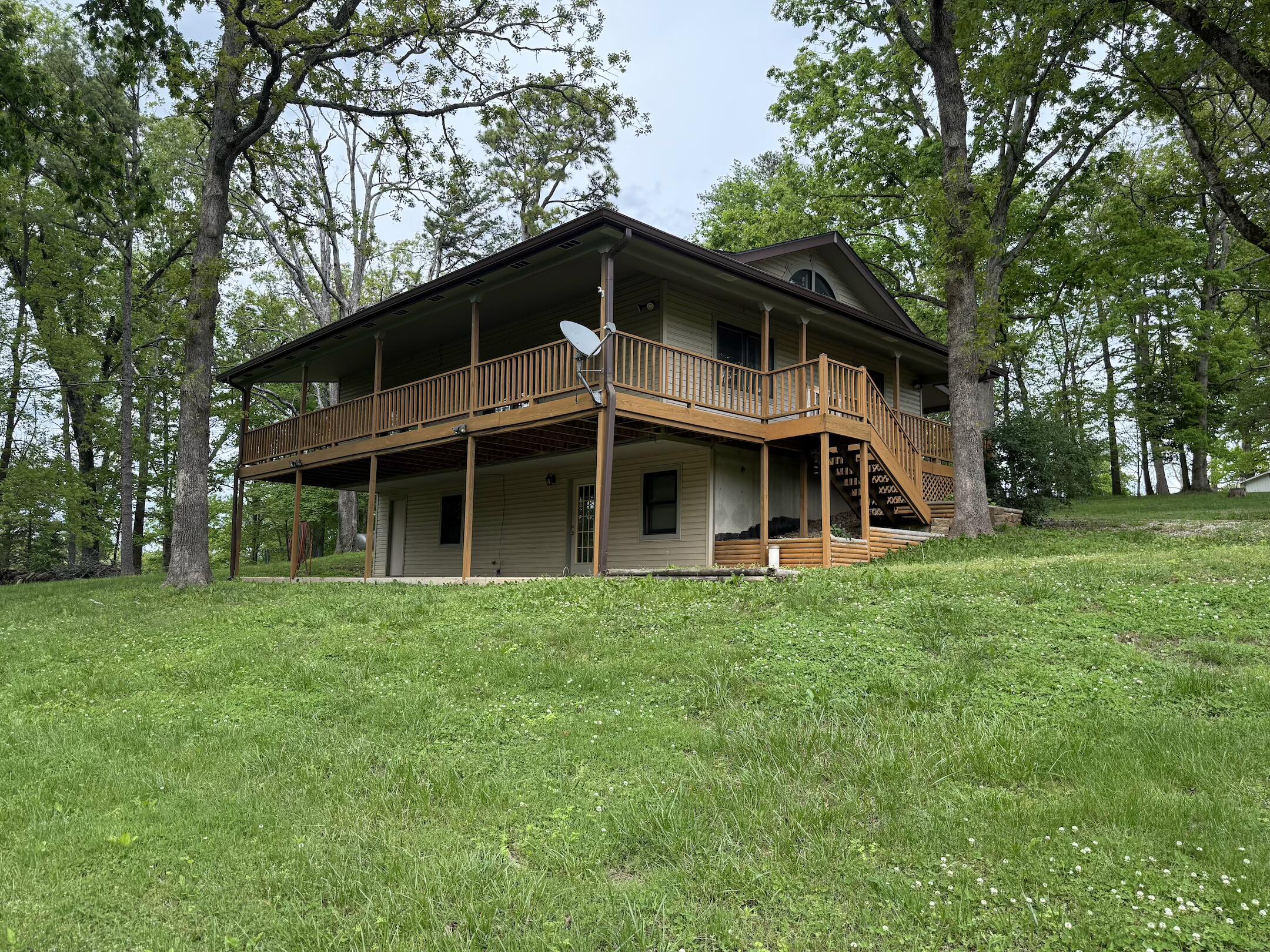 16709 Honeysuckle Hill Road Property Photo 1