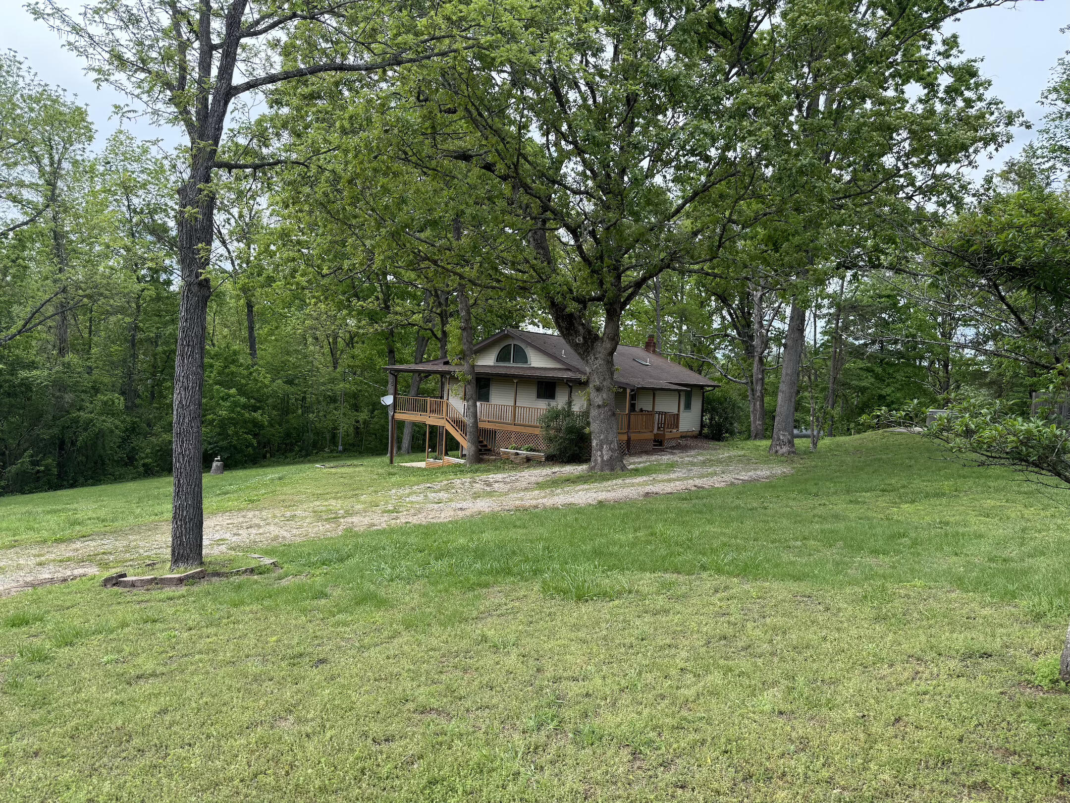 16709 Honeysuckle Hill Road Property Photo 2