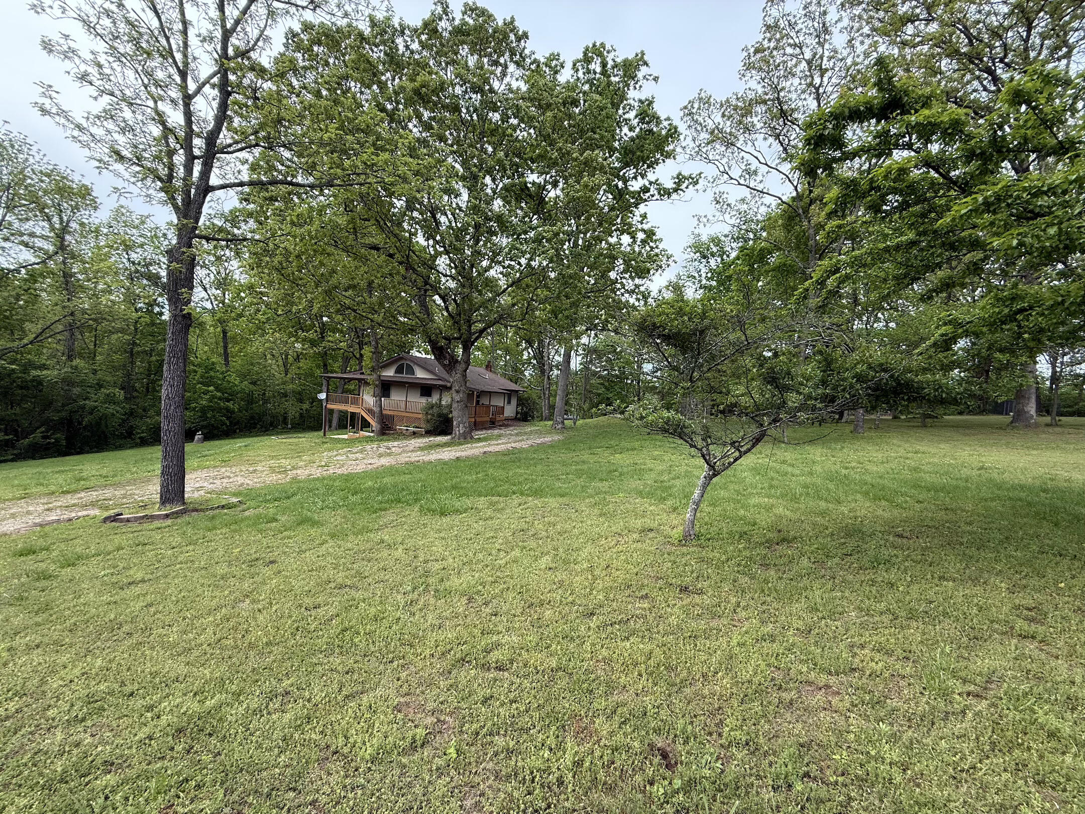 16709 Honeysuckle Hill Road Property Photo 3
