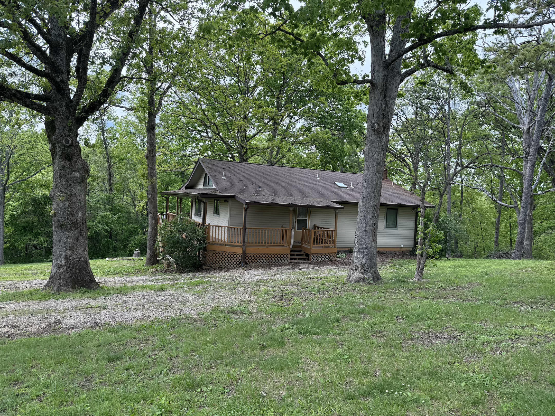 16709 Honeysuckle Hill Road Property Photo 4