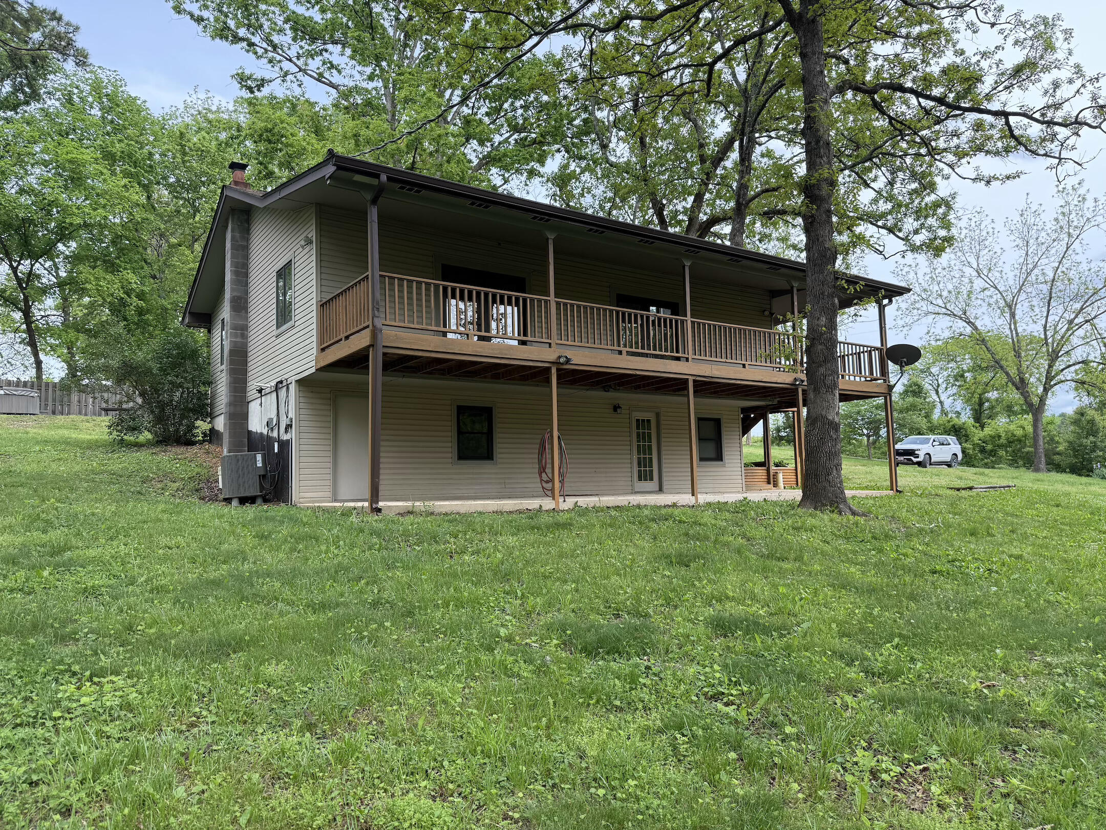 16709 Honeysuckle Hill Road Property Photo 6
