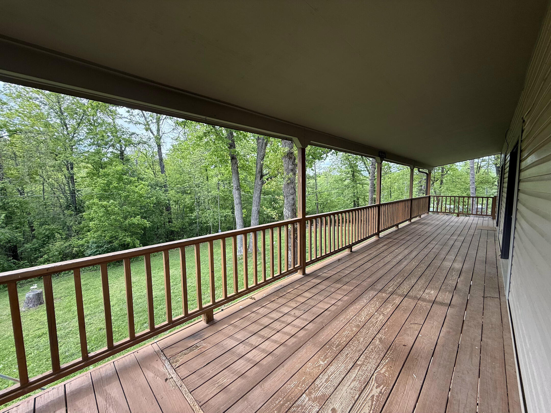 16709 Honeysuckle Hill Road Property Photo 8