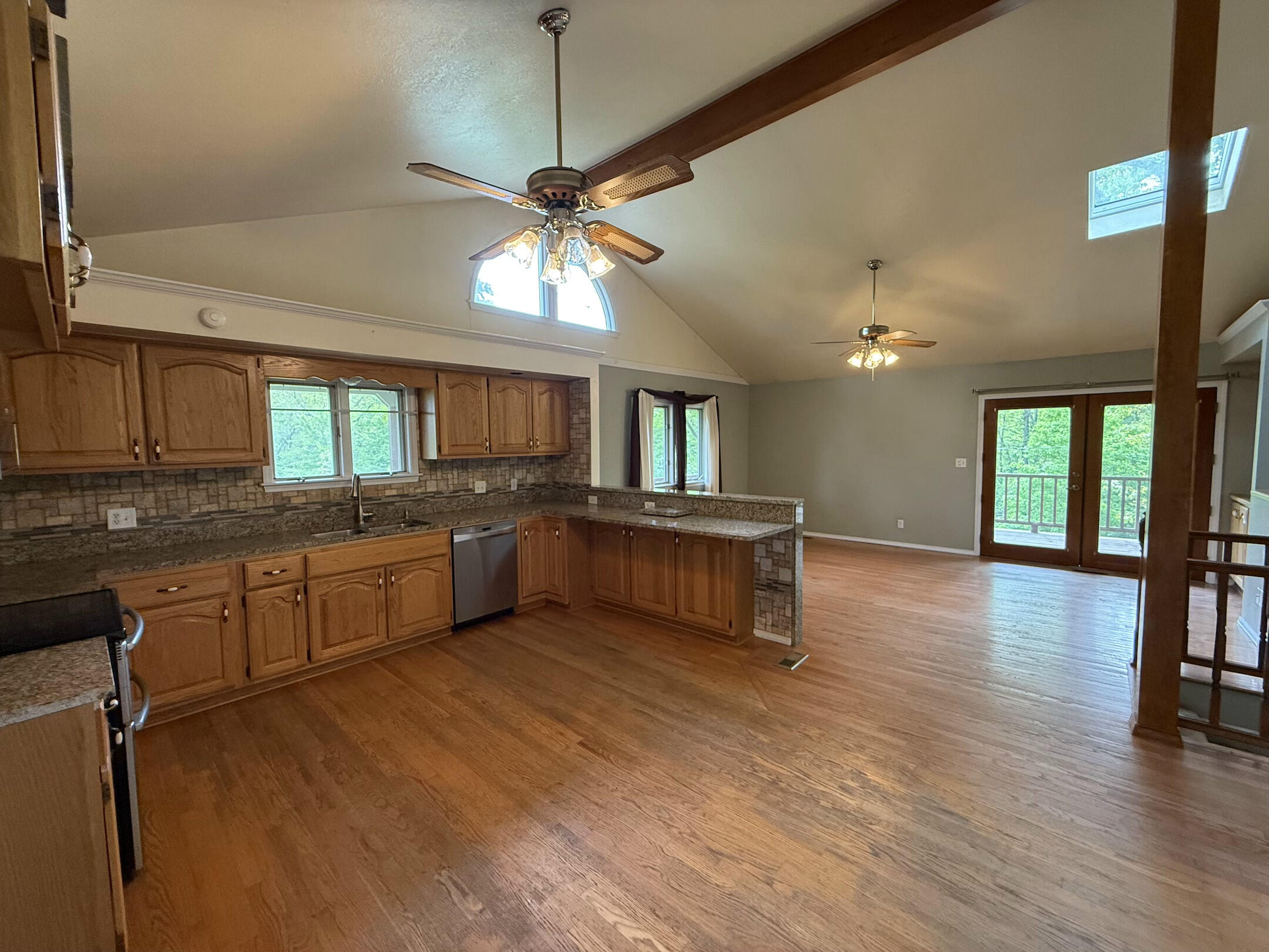 16709 Honeysuckle Hill Road Property Photo 10