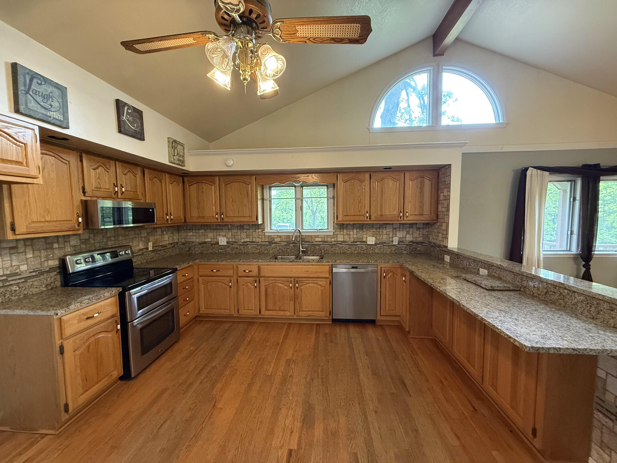 16709 Honeysuckle Hill Road Property Photo 11