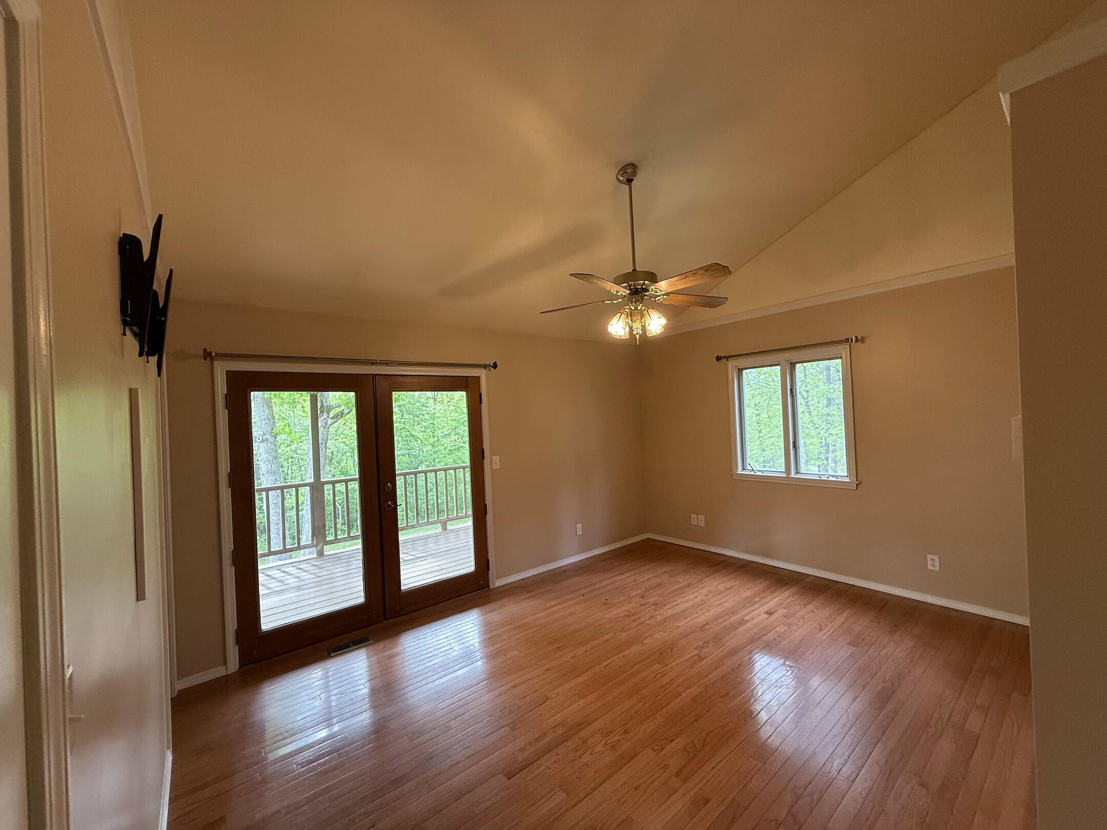 16709 Honeysuckle Hill Road Property Photo 17
