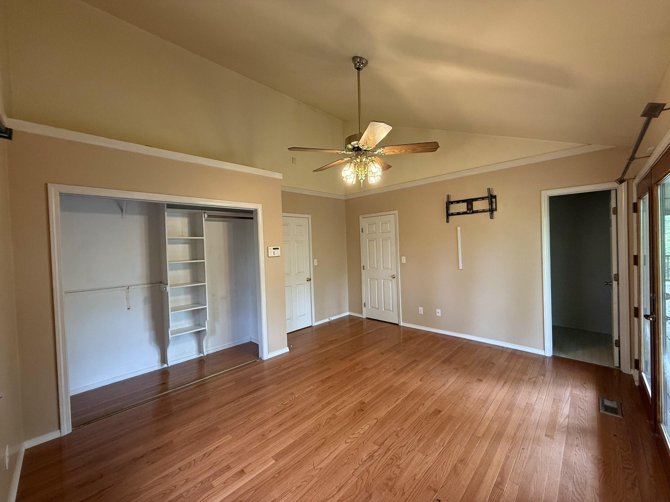 16709 Honeysuckle Hill Road Property Photo 18