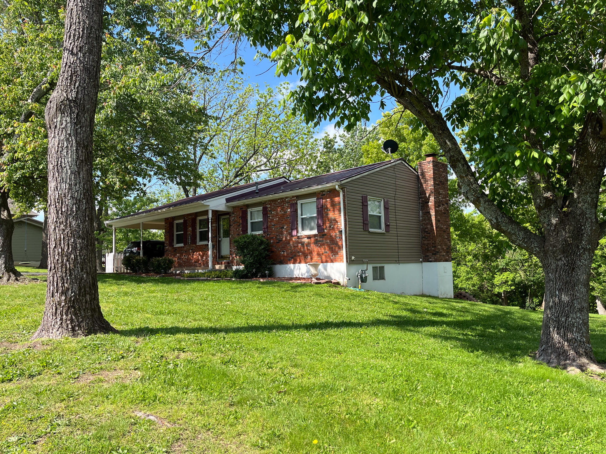 105 North Harms Street Property Photo 4