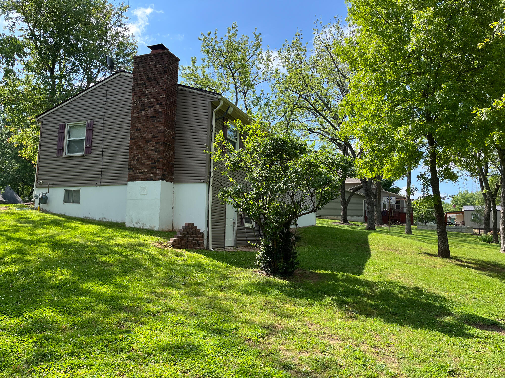 105 North Harms Street Property Photo 5