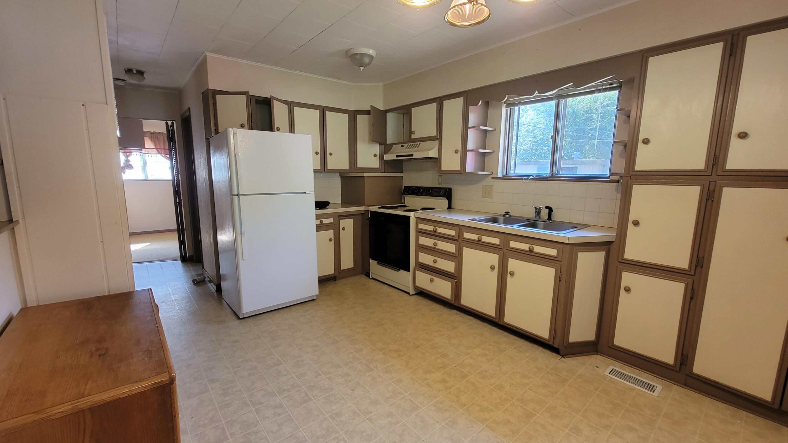 624 Joe Jones Boulevard Property Photo 4