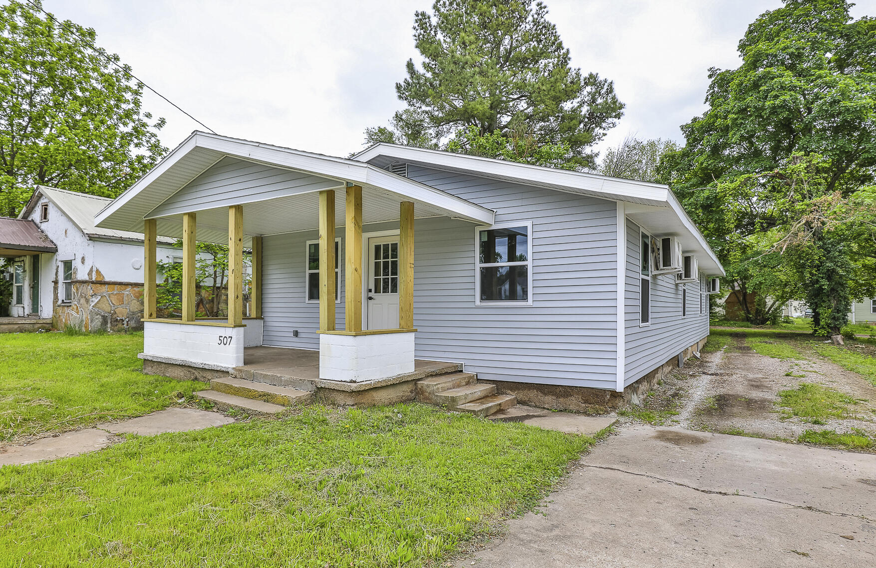 507 East County Road Property Photo 1