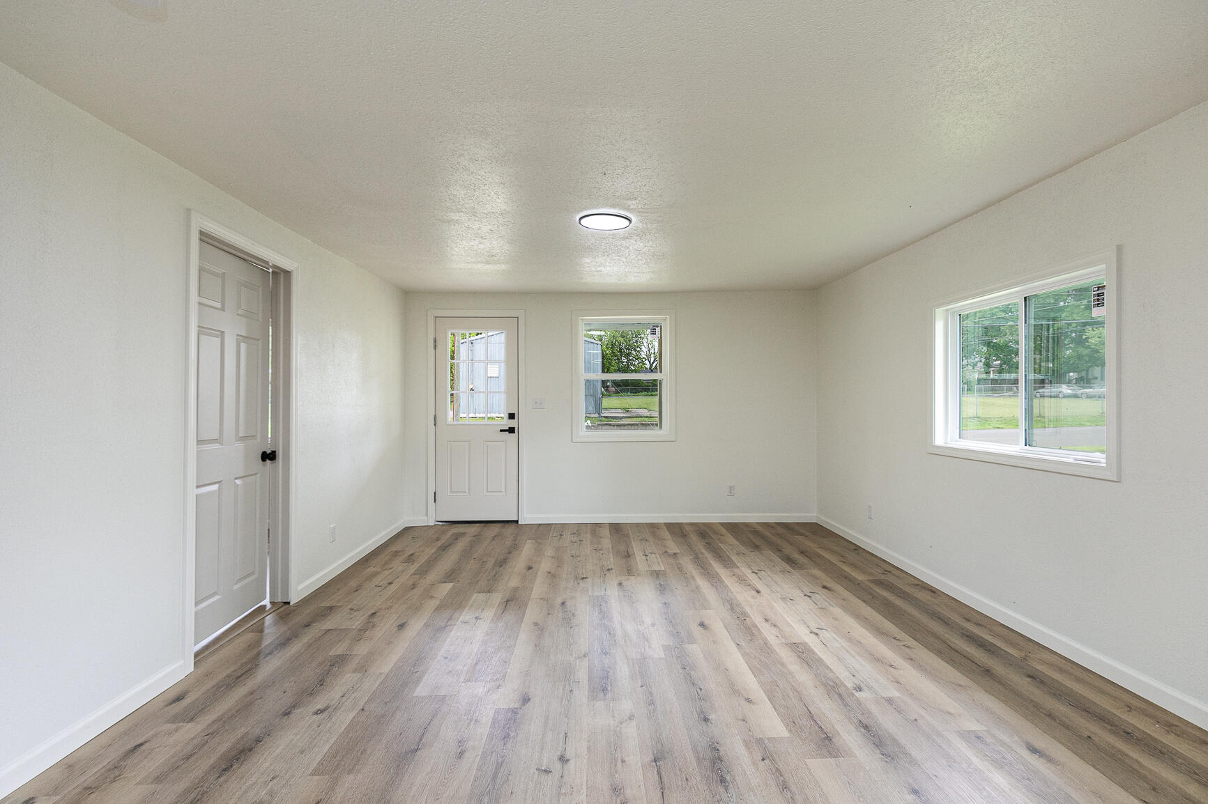 507 East County Road Property Photo 4