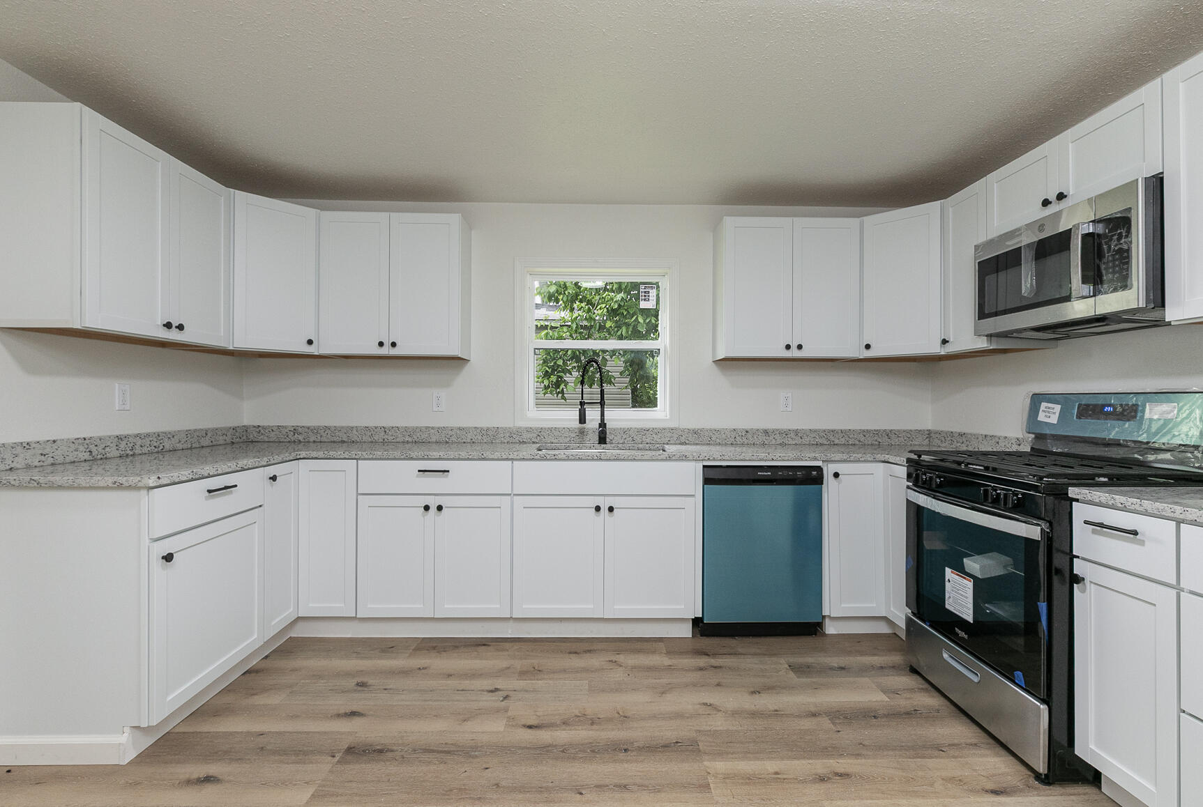 507 East County Road Property Photo 8