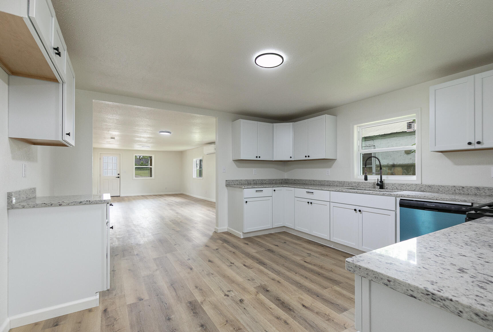 507 East County Road Property Photo 10