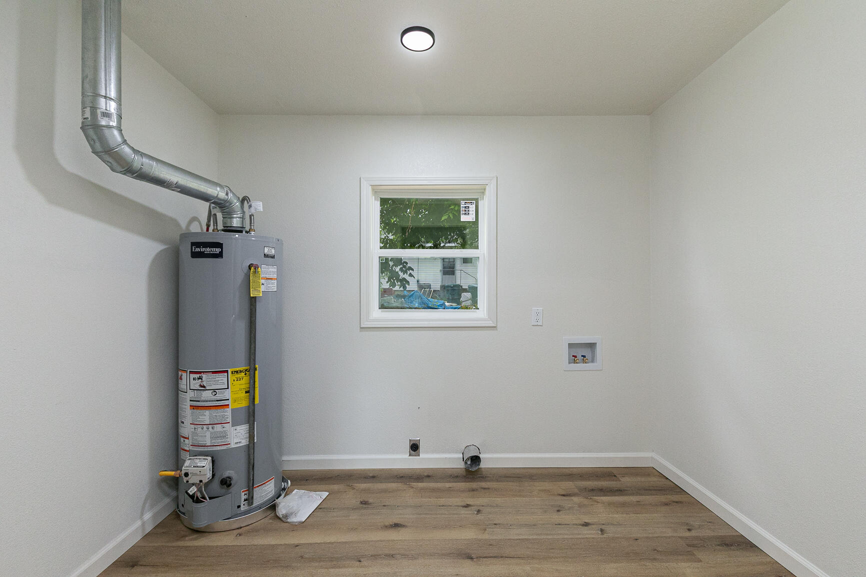 507 East County Road Property Photo 12