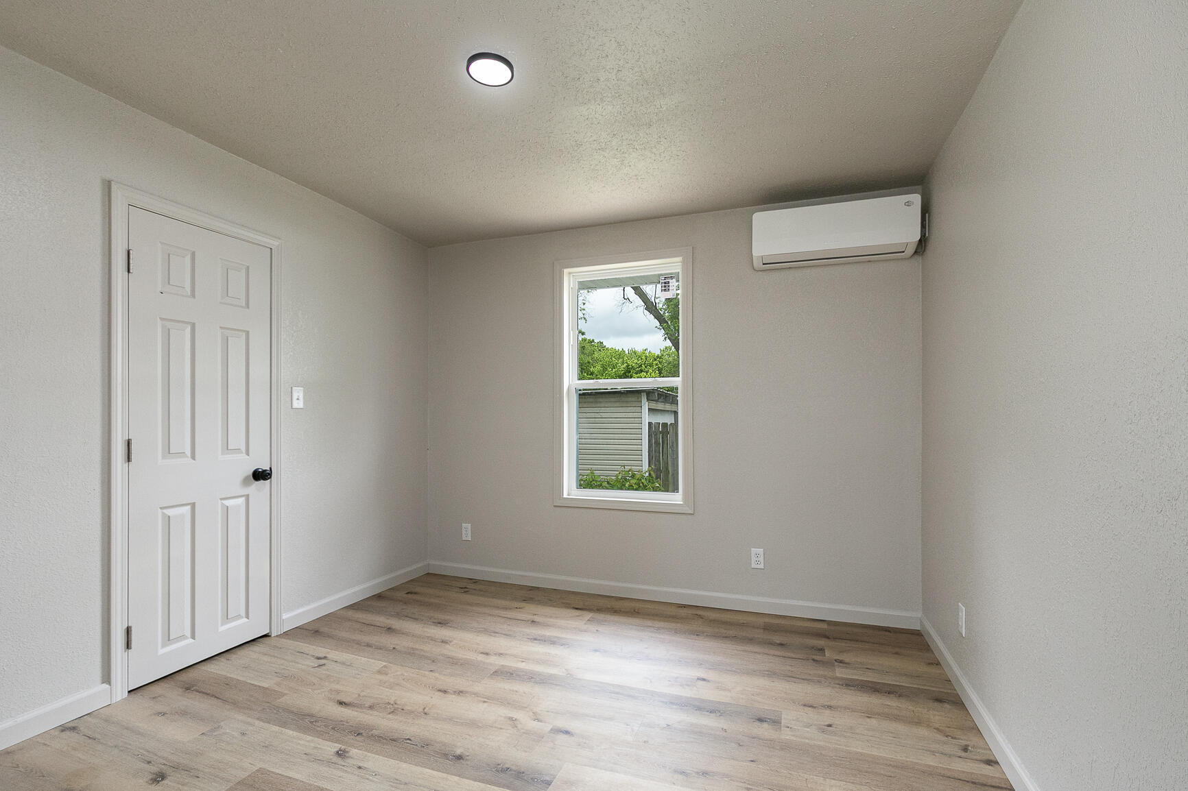 507 East County Road Property Photo 17