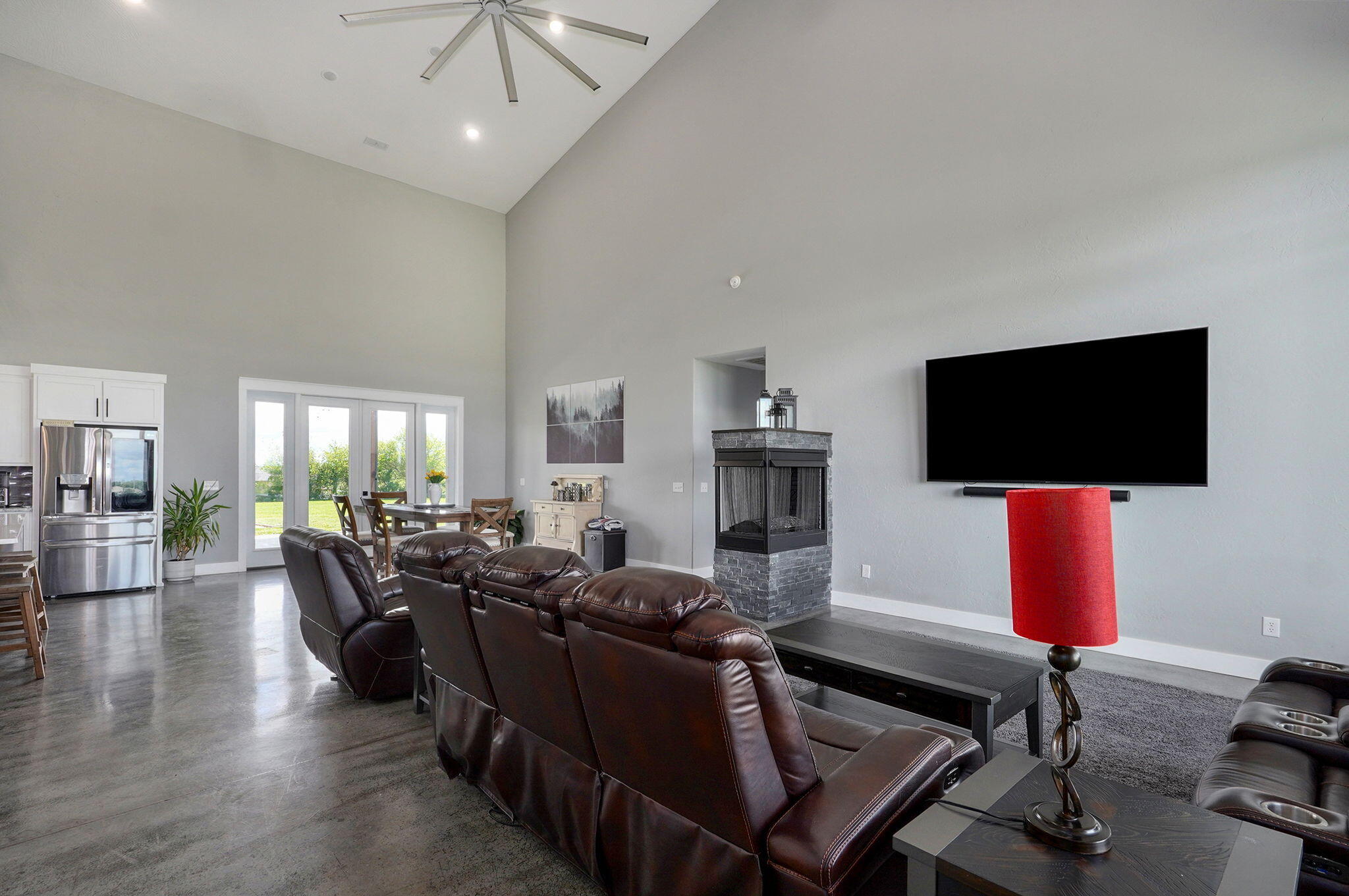 247 Davis Road Property Photo 9