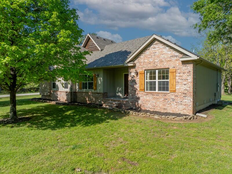 555 East Farm 84 Road Property Photo 1