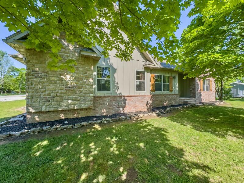 555 East Farm 84 Road Property Photo 2