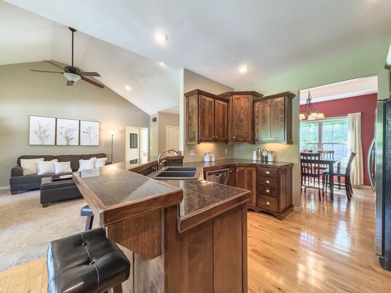 555 East Farm 84 Road Property Photo 13