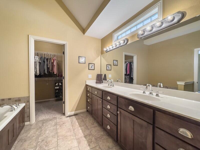 555 East Farm 84 Road Property Photo 25