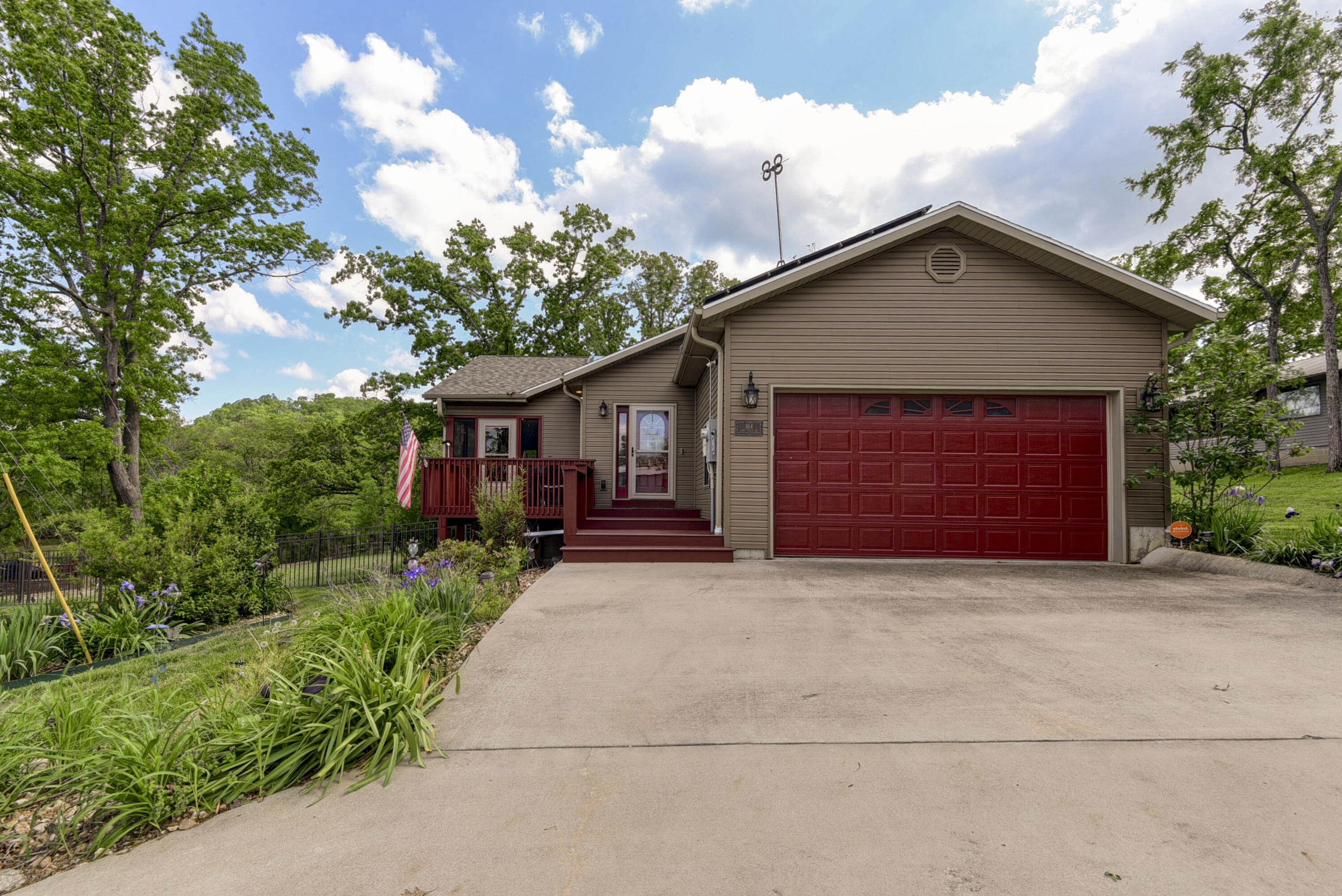 164 Lake Circle Drive Property Photo 1