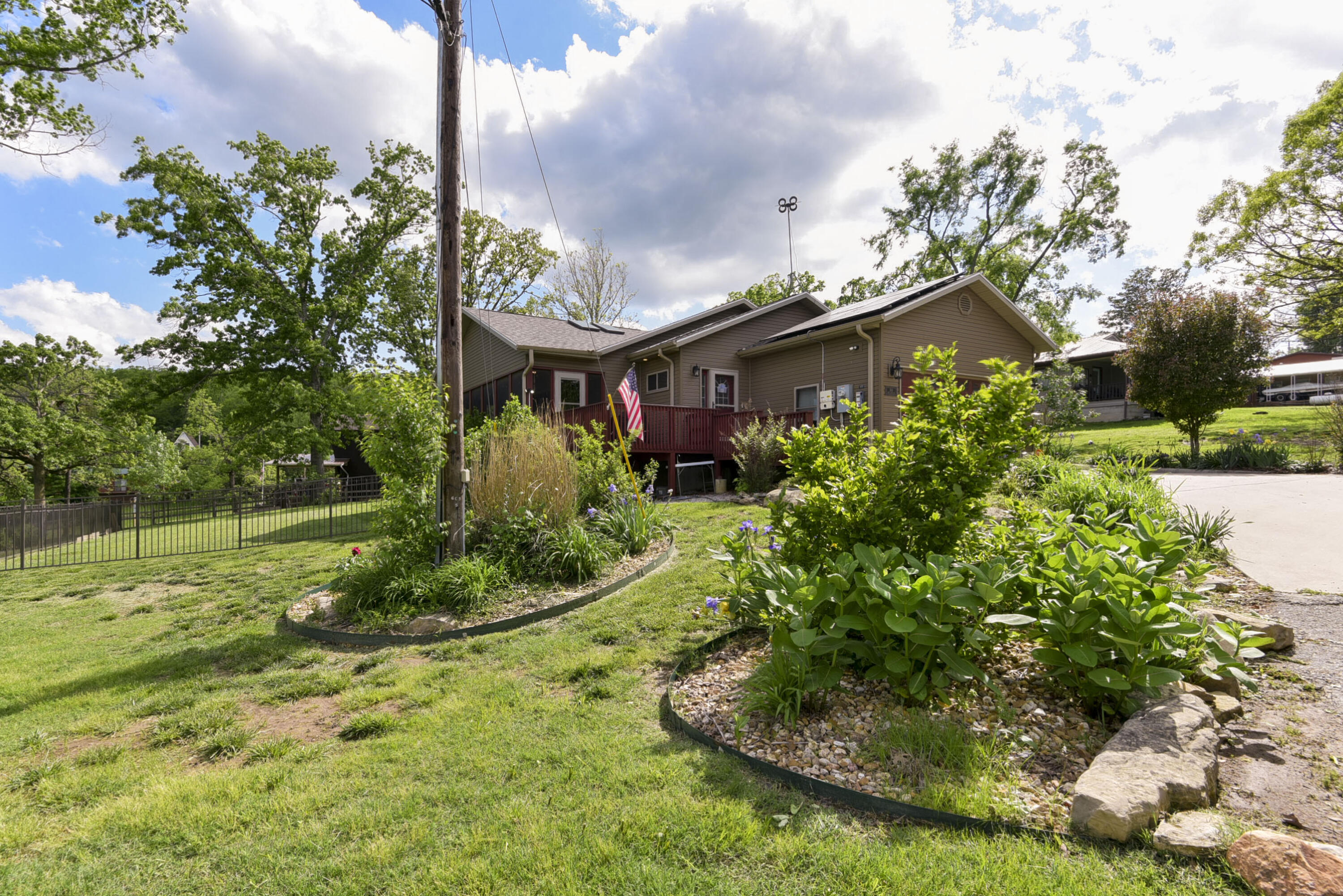 164 Lake Circle Drive Property Photo 3