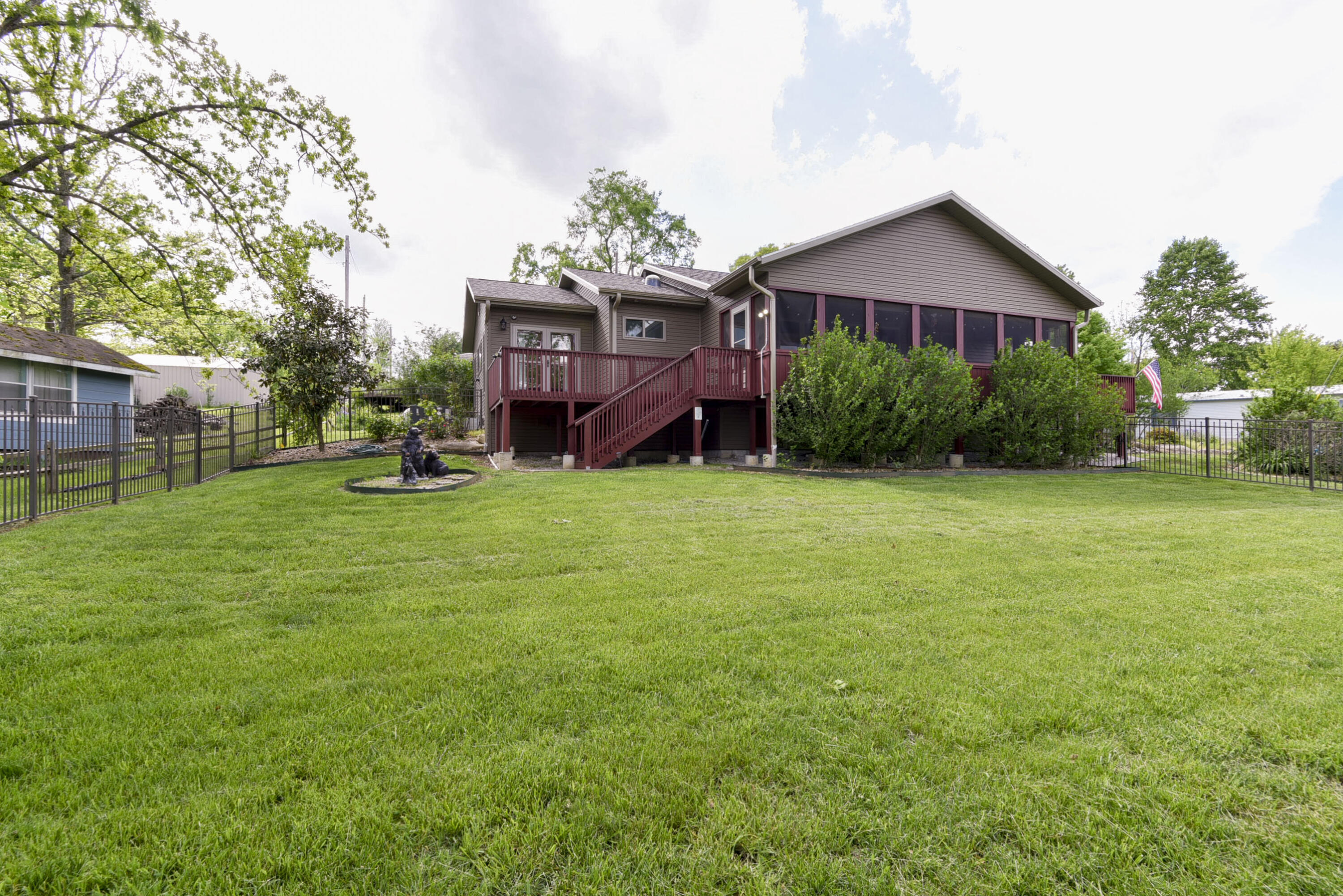 164 Lake Circle Drive Property Photo 5