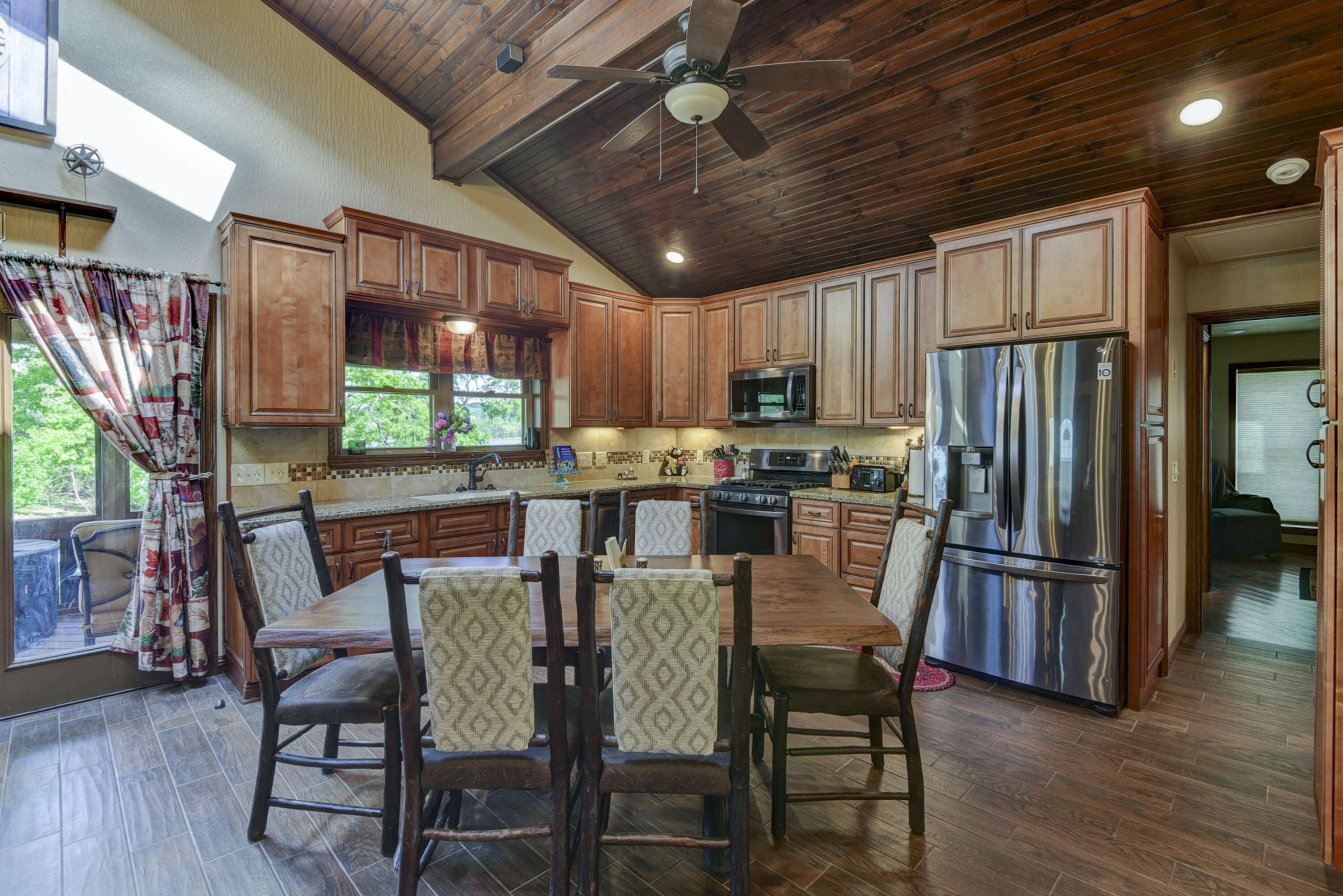 164 Lake Circle Drive Property Photo 12